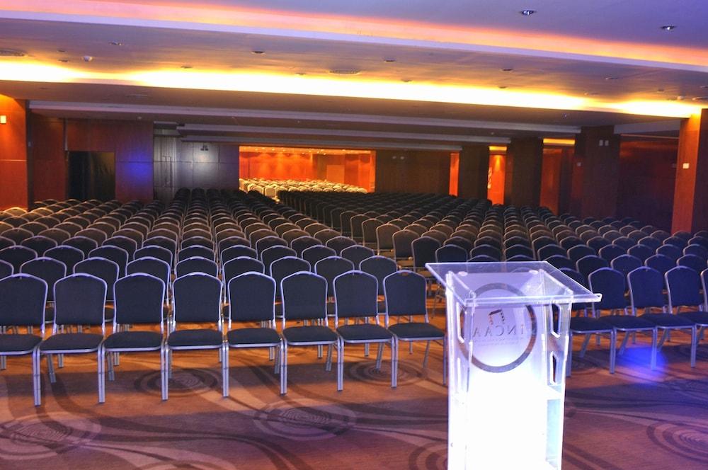 Rayentray Grand Hotel ปวยร์โตมาดริน ภายนอก รูปภาพ