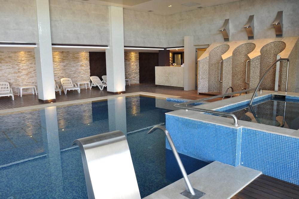 Rayentray Grand Hotel ปวยร์โตมาดริน ภายนอก รูปภาพ