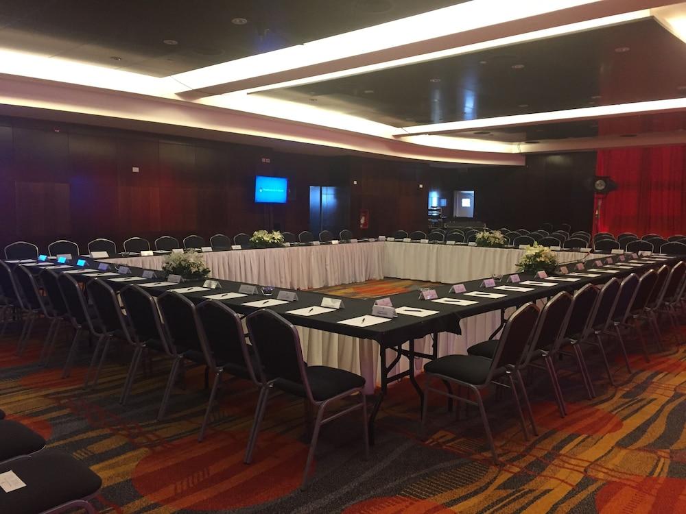Rayentray Grand Hotel ปวยร์โตมาดริน ภายนอก รูปภาพ