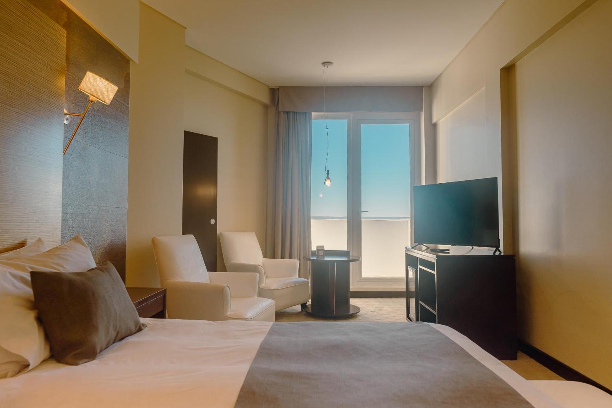 Rayentray Grand Hotel ปวยร์โตมาดริน ภายนอก รูปภาพ